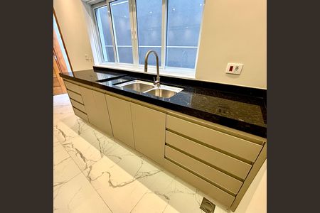 Casa à venda com 231m², 4 quartos e 3 vagas Casa à venda com 231m², 4 quartos e 3 vagasCozinha