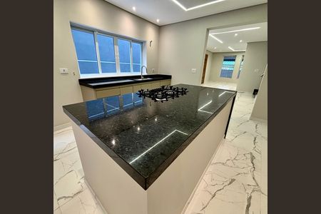 Casa à venda com 231m², 4 quartos e 3 vagas Casa à venda com 231m², 4 quartos e 3 vagasCozinha