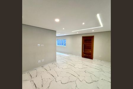 Casa à venda com 231m², 4 quartos e 3 vagas Casa à venda com 231m², 4 quartos e 3 vagasSala