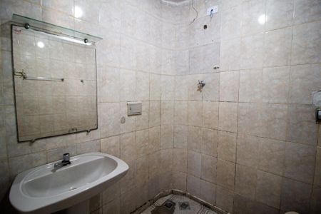 Casa para alugar com 152m², 3 quartos e 2 vagas Casa para alugar com 152m², 3 quartos e 2 vagasBanheiro Social