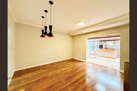 Sala de casa de condomínio à venda com 3 quartos, 130m² em Medeiros, Jundiaí