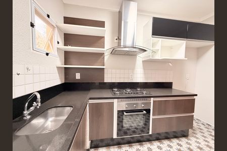 Cozinha de casa de condomínio à venda com 3 quartos, 130m² em Medeiros, Jundiaí