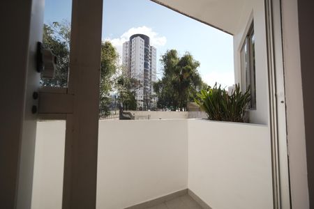 Varanda de kitnet/studio para alugar com 1 quarto, 39m² em Cristo Rei, Curitiba