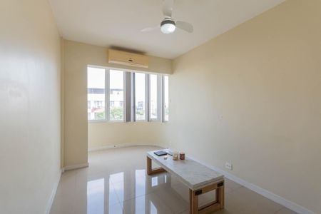 Sala de apartamento para alugar com 2 quartos, 77m² em Praça da Bandeira, Rio de Janeiro