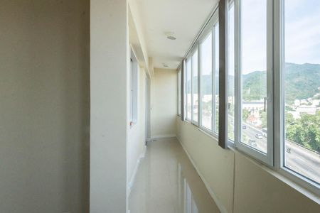Apartamento para alugar com 77m², 2 quartos e 1 vagaVaranda