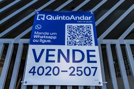 Casa à venda com 230m², 3 quartos e 2 vagas Casa à venda com 230m², 3 quartos e 2 vagasPlaca
