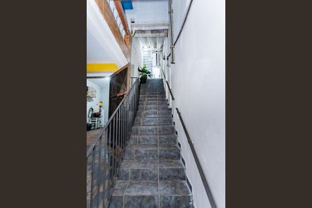Casa à venda com 230m², 3 quartos e 2 vagas Casa à venda com 230m², 3 quartos e 2 vagasEscada