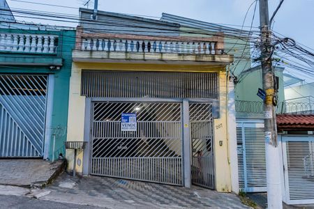 Casa à venda com 230m², 3 quartos e 2 vagas Casa à venda com 230m², 3 quartos e 2 vagasFachada
