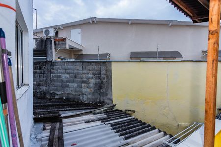 Casa à venda com 230m², 3 quartos e 2 vagas Casa à venda com 230m², 3 quartos e 2 vagasVista Quintal - casa 2