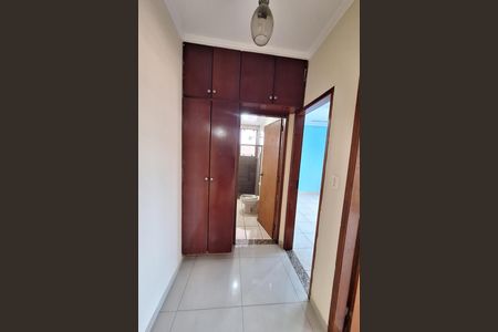 Corredor de apartamento para alugar com 2 quartos, 40m² em Saracuruna, Duque de Caxias