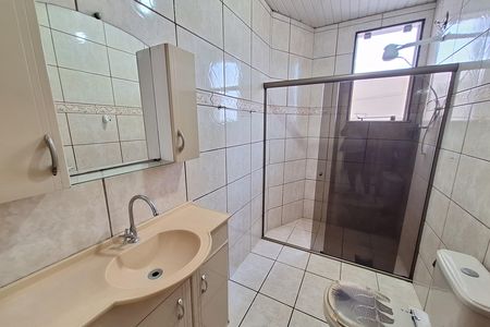 Banheiro de apartamento para alugar com 2 quartos, 40m² em Saracuruna, Duque de Caxias