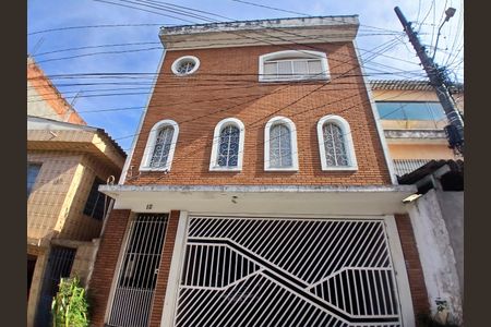 Casa para alugar com 286m², 5 quartos e 4 vagas Casa para alugar com 286m², 5 quartos e 4 vagasFachada
