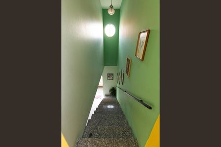 Casa para alugar com 286m², 5 quartos e 4 vagas Casa para alugar com 286m², 5 quartos e 4 vagasEscada