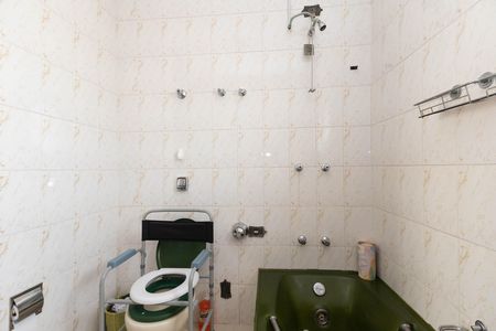 Casa para alugar com 286m², 5 quartos e 4 vagas Casa para alugar com 286m², 5 quartos e 4 vagasBanheiro da Suíte