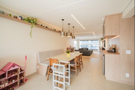 Apartamento à venda com 166m², 3 quartos e 2 vagas Apartamento à venda com 166m², 3 quartos e 2 vagasSala de Jantar