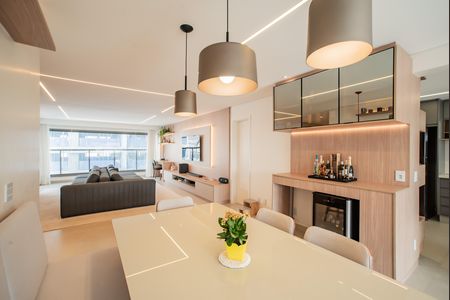 Apartamento à venda com 166m², 3 quartos e 2 vagas Apartamento à venda com 166m², 3 quartos e 2 vagasSala de Jantar
