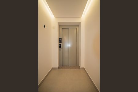 Apartamento à venda com 166m², 3 quartos e 2 vagas Apartamento à venda com 166m², 3 quartos e 2 vagasHall privativo