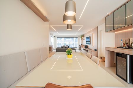 Apartamento à venda com 166m², 3 quartos e 2 vagas Apartamento à venda com 166m², 3 quartos e 2 vagasSala de Jantar