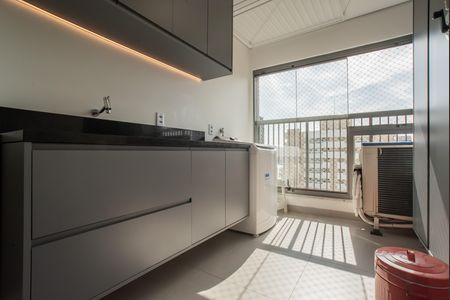 Apartamento à venda com 166m², 3 quartos e 2 vagas Apartamento à venda com 166m², 3 quartos e 2 vagasÁrea de Serviço