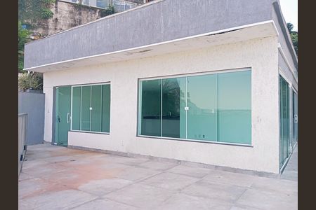 Casa à venda com 250m², 3 quartos e 2 vagas Casa à venda com 250m², 3 quartos e 2 vagasÁrea externa