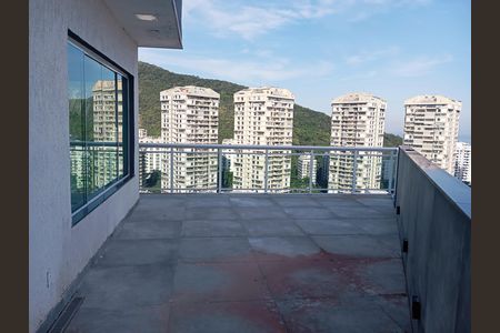 Casa à venda com 250m², 3 quartos e 2 vagas Casa à venda com 250m², 3 quartos e 2 vagasÁrea externa