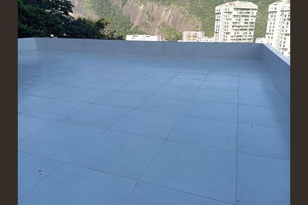 Casa à venda com 250m², 3 quartos e 2 vagas Casa à venda com 250m², 3 quartos e 2 vagasLaje