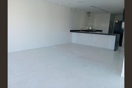 Casa à venda com 250m², 3 quartos e 2 vagas Casa à venda com 250m², 3 quartos e 2 vagasSala e cozinha americana