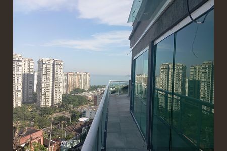 Casa à venda com 250m², 3 quartos e 2 vagas Casa à venda com 250m², 3 quartos e 2 vagasÁrea externa