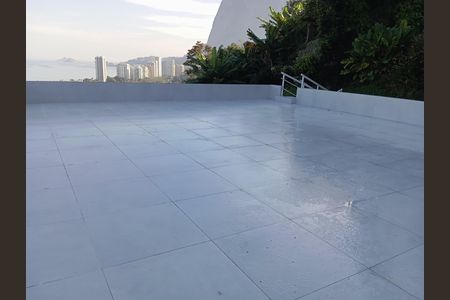 Casa à venda com 250m², 3 quartos e 2 vagas Casa à venda com 250m², 3 quartos e 2 vagasLaje