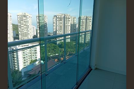 Casa à venda com 250m², 3 quartos e 2 vagas Casa à venda com 250m², 3 quartos e 2 vagasQuarto