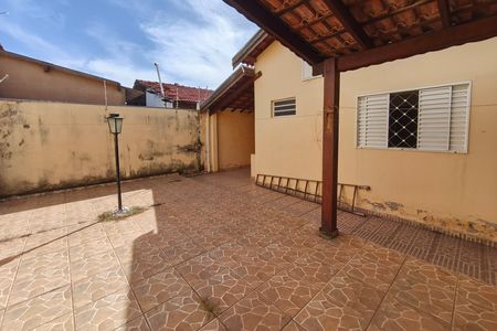 Casa à venda com 200m², 3 quartos e 3 vagas Casa à venda com 200m², 3 quartos e 3 vagasQuintal