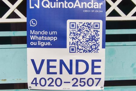 Casa à venda com 200m², 3 quartos e 3 vagas Casa à venda com 200m², 3 quartos e 3 vagasPLACA INSTALADA NA FACHADA
