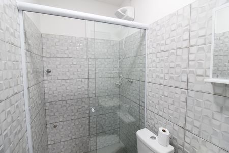 Banheiro de kitnet/studio para alugar com 1 quarto, 33m² em Vila São Silvestre (zona Leste), São Paulo