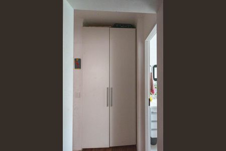 Apartamento à venda com 58m², 2 quartos e 1 vaga Apartamento à venda com 58m², 2 quartos e 1 vagaArmário Corredor
