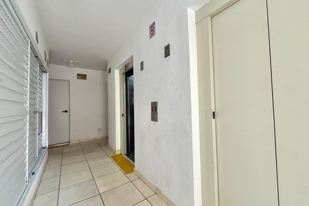 Apartamento à venda com 33m², 2 quartos e sem vaga Apartamento à venda com 33m², 2 quartos e sem vagaHall social