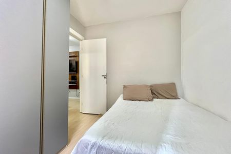 Quarto 1 de apartamento à venda com 2 quartos, 33m² em Jardim Itacolomi, São Paulo