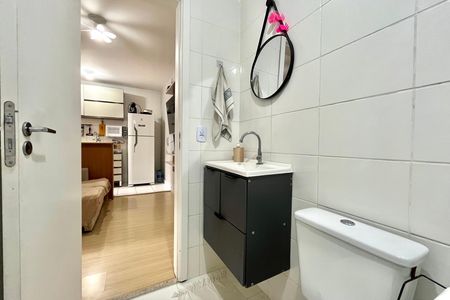 Apartamento à venda com 33m², 2 quartos e sem vaga Apartamento à venda com 33m², 2 quartos e sem vagaBanheiro