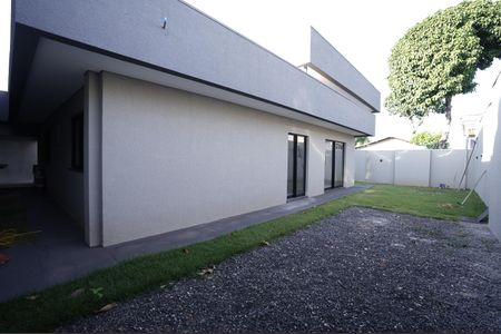 Casa à venda com 235m², 3 quartos e 2 vagas