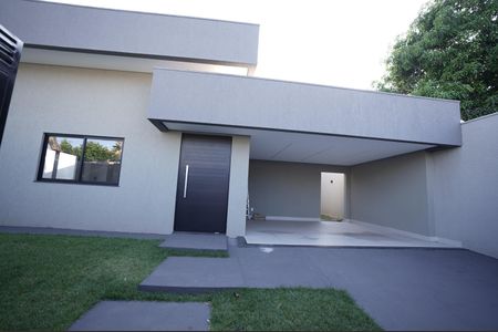Casa à venda com 235m², 3 quartos e 2 vagas