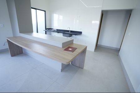 Casa à venda com 235m², 3 quartos e 2 vagas