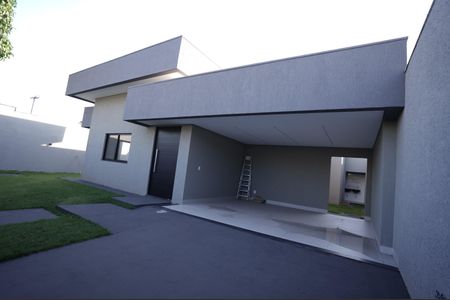 Casa à venda com 235m², 3 quartos e 2 vagas