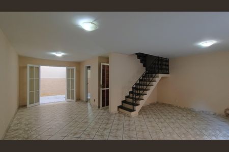 Sala de casa de condomínio para alugar com 3 quartos, 166m² em Taquara, Rio de Janeiro
