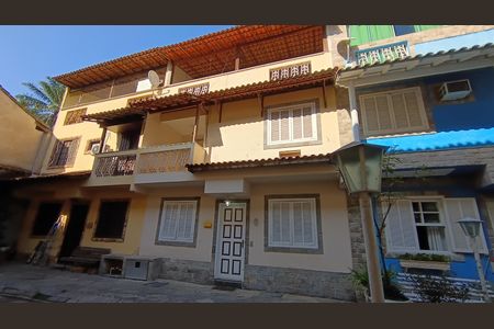Casa de condomínio para alugar com 166m², 3 quartos e 1 vaga Casa de condomínio para alugar com 166m², 3 quartos e 1 vagaFachada
