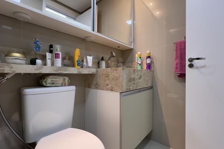 Apartamento à venda com 68m², 2 quartos e 1 vaga Apartamento à venda com 68m², 2 quartos e 1 vagaBanheiro da Suíte