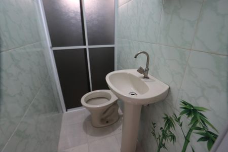 Banheiro de apartamento para alugar com 1 quarto, 28m² em Jardim Guairaca, São Paulo