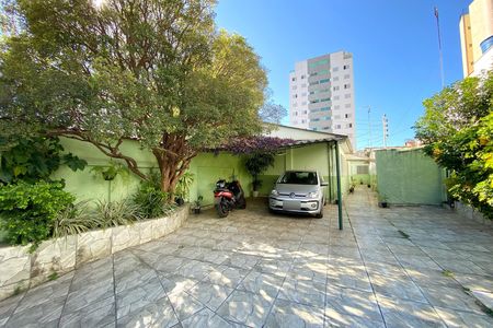 Casa à venda com 3 quartos, 337m² em Santa Efigênia, Belo Horizonte
