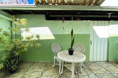 Casa à venda com 3 quartos, 337m² em Santa Efigênia, Belo Horizonte