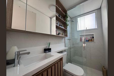Apartamento à venda com 70m², 2 quartos e 2 vagas Apartamento à venda com 70m², 2 quartos e 2 vagasBanheiro da Suíte