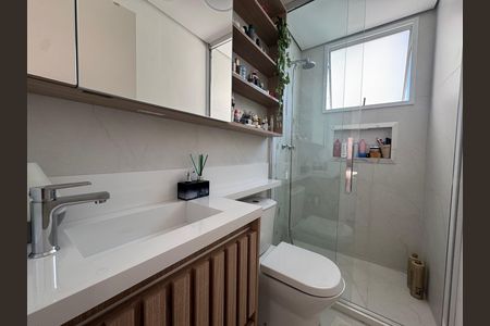 Apartamento à venda com 70m², 2 quartos e 2 vagas Apartamento à venda com 70m², 2 quartos e 2 vagasBanheiro da Suíte
