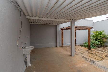Casa à venda com 250m², 3 quartos e 5 vagasÁrea de Serviço